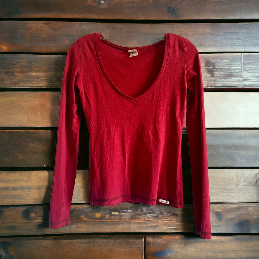 Abercrombie red v-neck shirt Women Small